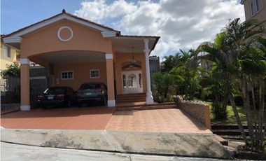 SE VENDE CASA EN EL DORAL, TUMBA MUERTO