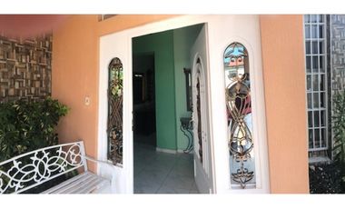 SE VENDE CASA EN EL DORAL, TUMBA MUERTO