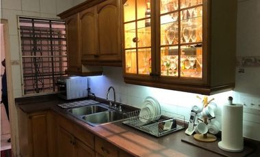 SE VENDE CASA EN EL DORAL, TUMBA MUERTO