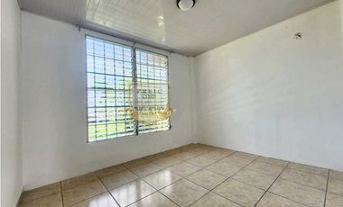 SE VENDE CASA EN BRISAS DEL GOLF CON UNA EXCELENTE UBICACION