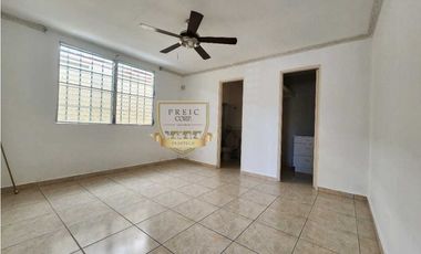 SE VENDE CASA EN BRISAS DEL GOLF CON UNA EXCELENTE UBICACION