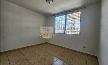 SE VENDE CASA EN BRISAS DEL GOLF CON UNA EXCELENTE UBICACION