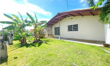SE VENDE CASA EN BRISAS DEL GOLF CON UNA EXCELENTE UBICACION