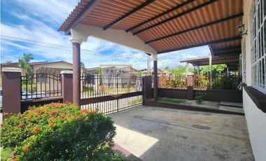 SE VENDE CASA EN BRISAS DEL GOLF CON UNA EXCELENTE UBICACION