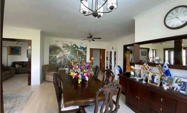 VENDO.CASA DE DOS PISOS.EN.BOQUETE
