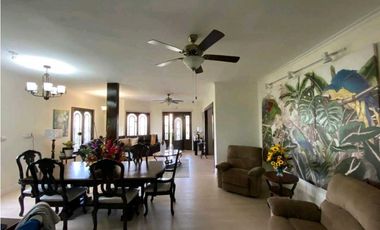 VENDO.CASA DE DOS PISOS.EN.BOQUETE