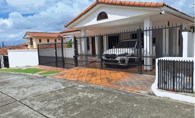 Casa en venta  Los Guayacanes-Hato Pintado (BO)