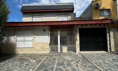 Casa en venta de 5 dormitorios c/ cochera en Berisso