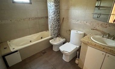 Casa en venta de 5 dormitorios c/ cochera en Berisso