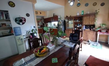 Venta casa 6 ambientes y garaje en Bosques