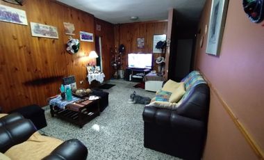 Venta casa 6 ambientes y garaje en Bosques