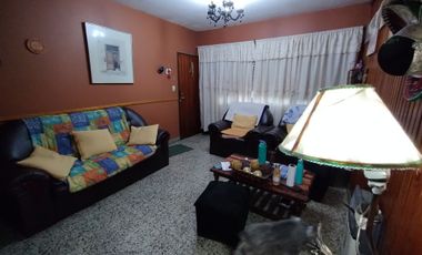 Venta casa 6 ambientes y garaje en Bosques