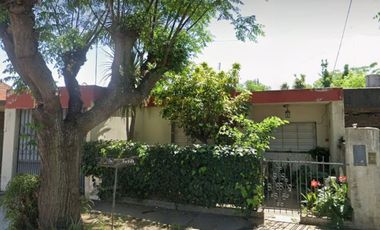 Venta casa 6 ambientes y garaje en Bosques