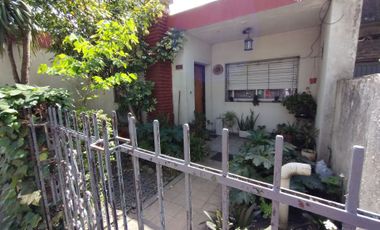 Venta casa 6 ambientes y garaje en Bosques