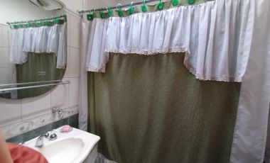 Venta casa 6 ambientes y garaje en Bosques