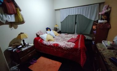 Venta casa 6 ambientes y garaje en Bosques