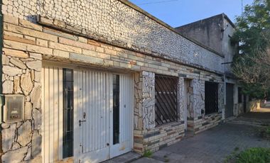 VENTA CASA 5 AMB PATIO COCHERA 4 AUTOS L.MIRADOR