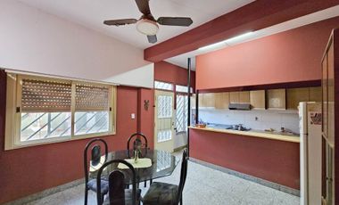 VENTA CASA 5 AMB PATIO COCHERA 4 AUTOS L.MIRADOR