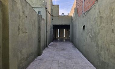 VENTA CASA 5 AMB PATIO COCHERA 4 AUTOS L.MIRADOR