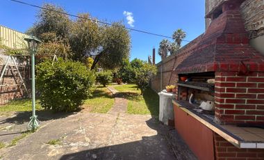 Casa 4 ambientes con lote de 8,66x56.