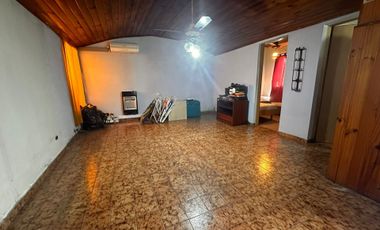 Casa 4 ambientes con lote de 8,66x56.