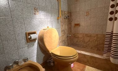 Casa 4 ambientes con lote de 8,66x56.
