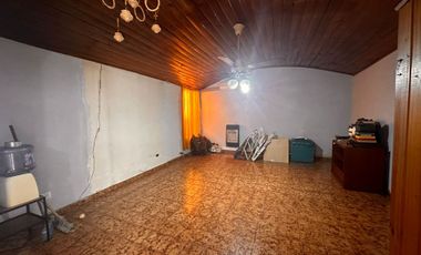 Casa 4 ambientes con lote de 8,66x56.