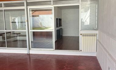 CASA 3 DORMITORIOS CON PILETA - COSTA AZUL SUR