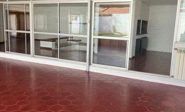 CASA 3 DORMITORIOS CON PILETA - COSTA AZUL SUR