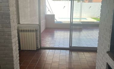 CASA 3 DORMITORIOS CON PILETA - COSTA AZUL SUR