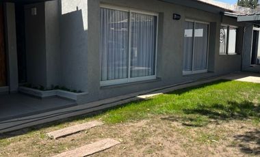CASA 3 DORMITORIOS CON PILETA - COSTA AZUL SUR