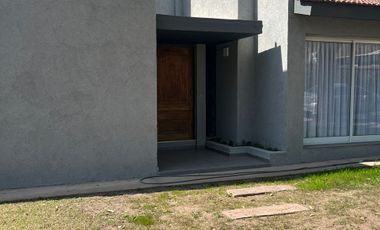 CASA 3 DORMITORIOS CON PILETA - COSTA AZUL SUR