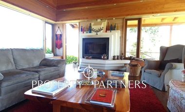 Espectacular casa en un entorno soñado.-