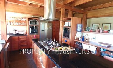 Espectacular casa en un entorno soñado.-