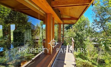 Espectacular casa en un entorno soñado.-