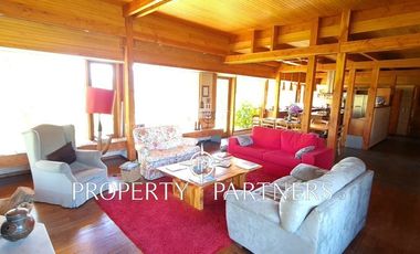 Espectacular casa en un entorno soñado.-