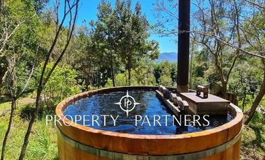 Espectacular casa en un entorno soñado.-