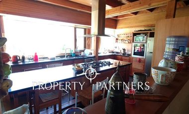 Espectacular casa en un entorno soñado.-