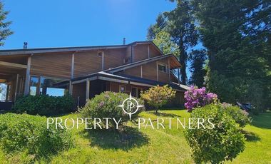 Espectacular casa en un entorno soñado.-