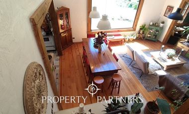 Hermosa casa estilo galpón, en exclusivo condominio.-