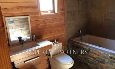 Casa con diseño estilo galpón