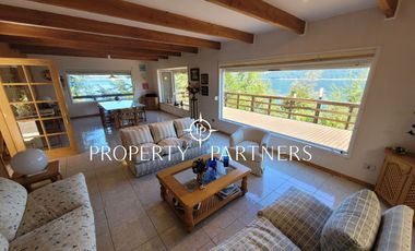 Hermosa casa a orillas del Lago Caburgua