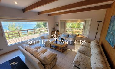 Hermosa casa a orillas del Lago Caburgua