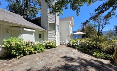 Hermosa casa a orillas del Lago Caburgua