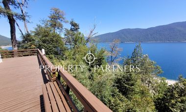 Hermosa casa a orillas del Lago Caburgua