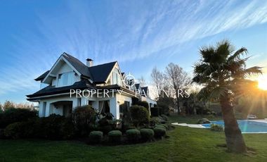 Casa en Los Riscos con única vista al lago Villarrica