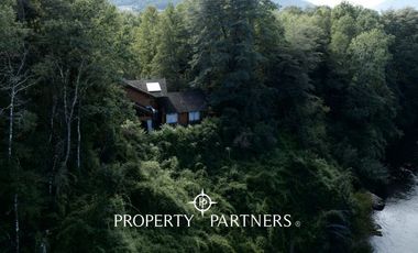 Hermosa casa sólida, con orilla de río Liucura