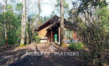 Hermosa casa sólida, con orilla de río Liucura