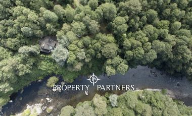 Hermosa casa sólida, con orilla de río Liucura