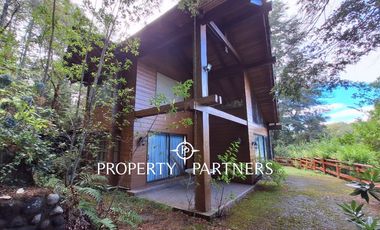 Hermosa casa sólida, con orilla de río Liucura